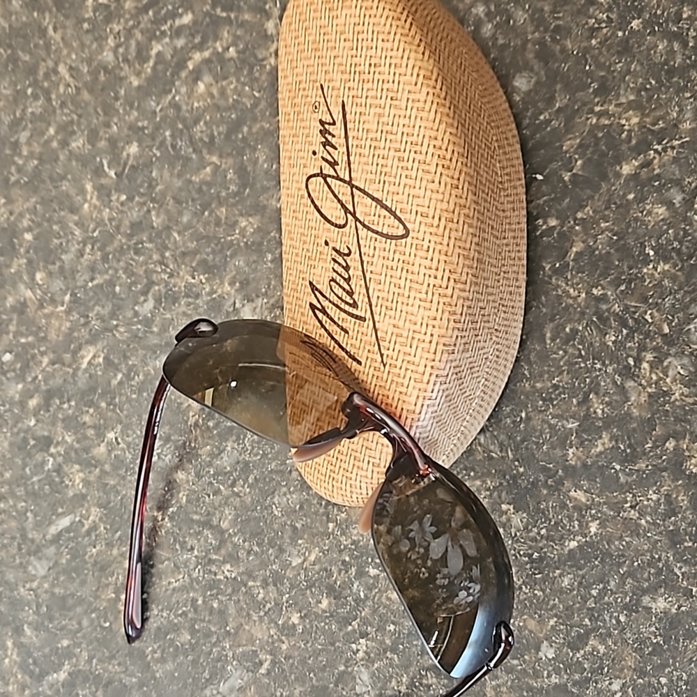 MAUI JIM SUNGLASSES with case